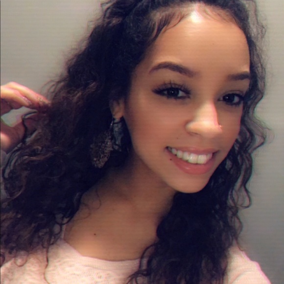 Meet your Posher, Chantel - Picture 2 of 3